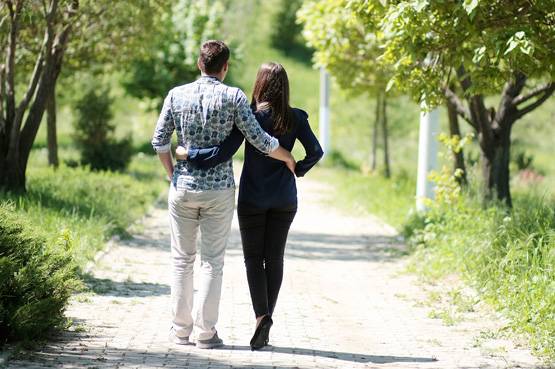 बोरिंग हो गई है लव लाइफ? ऐसे वापस लाएं खोया रोमांच