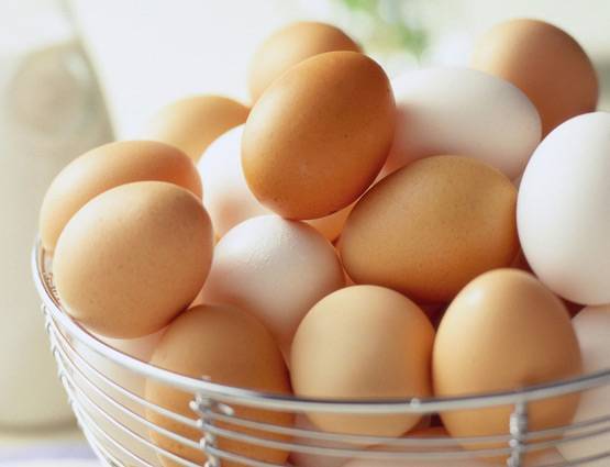 बालों की सेहत के लिए हर किसी को खानी चाहिए ये चीजें