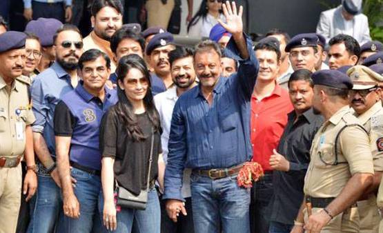 जब संजू को बचाने बाल ठाकरे के दर पहुंचे सुनील दत्त, हो गए थे भावुक