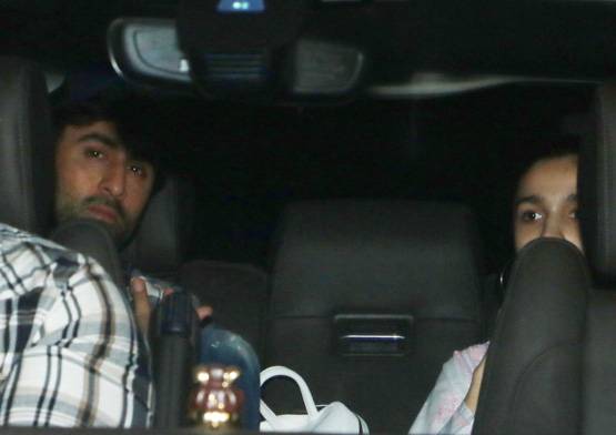 रणबीर-आलिया ने स्टील बॉटल यूज कर दिया पर्यावरण बचाने का संदेश