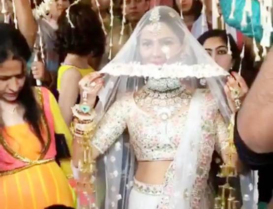 अपनी शादी में जमकर नाची TV पर किन्नर का रोल करने वाली सौम्या