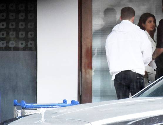 विदेशी बॉयफ्रेंड संग परिवार को लेकर क्यों गोवा पहुंची हैं प्रियंका?