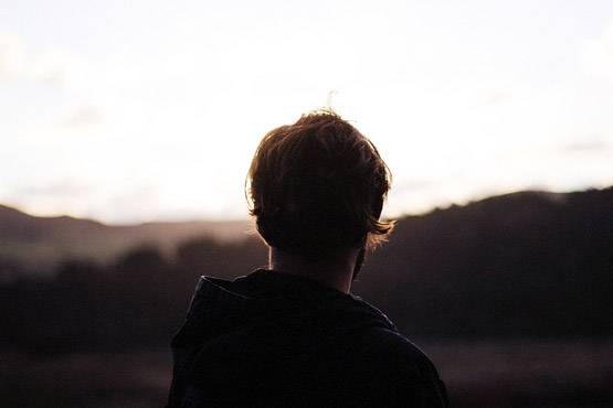 क्या आप भी बात-बात पर रो देते हैं? जानिए क्या है वजह