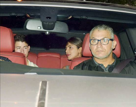 निक संग अफेयर पर प्रियंका की मुहर! एक-दूजे का हाथ थामे दिखे