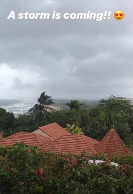 मुंबई लौटीं परिणीति, गोवा में अब निक संग हैं प्रियंका चोपड़ा