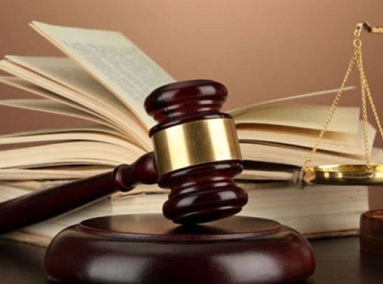 नमाज के बाद रुमाल बांध ऑफिस पहुंचा युवक, कंपनी ने टर्मिनेट किया