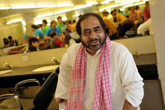 कुर्ते के बाद अब छाया मोदी का गमछा स्टाइल, हो रही चर्चा