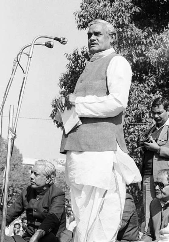 ...इन 5 कारणों से विपक्षी नेता भी करते थे वाजपेयी का सम्मान