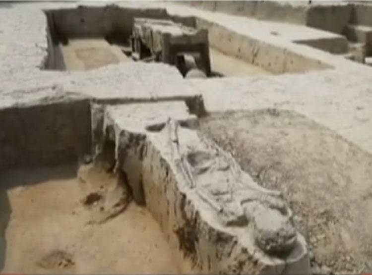 खुदाई में मिले 4000 साल पुराने रथ-मुकुट, क्या है महाभारत से ताल्लुक?