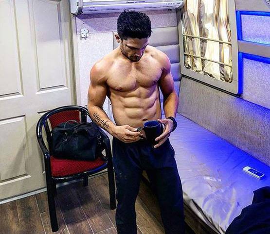 बिग बॉस कंटेस्टेंट को पब में एंट्री से रोका, क्या है गैंगस्टर कनेक्शन?