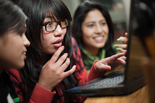 कोई बुक मांगकर पढ़ा तो कोई मिस्त्री का बेटा, ऐसे हैं बिहार टॉपर्स