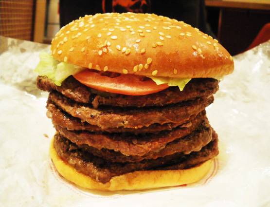 विवादित ऐड: फ्री वूफर्स चाहिए तो स्टार फुटबॉलर से प्रेगनेंट हों