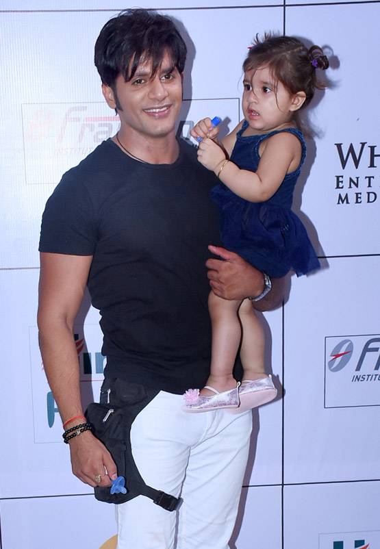 Gold Awards में द‍िखा टीवी की फेमस बहुओं का ग्लैमरस लुक