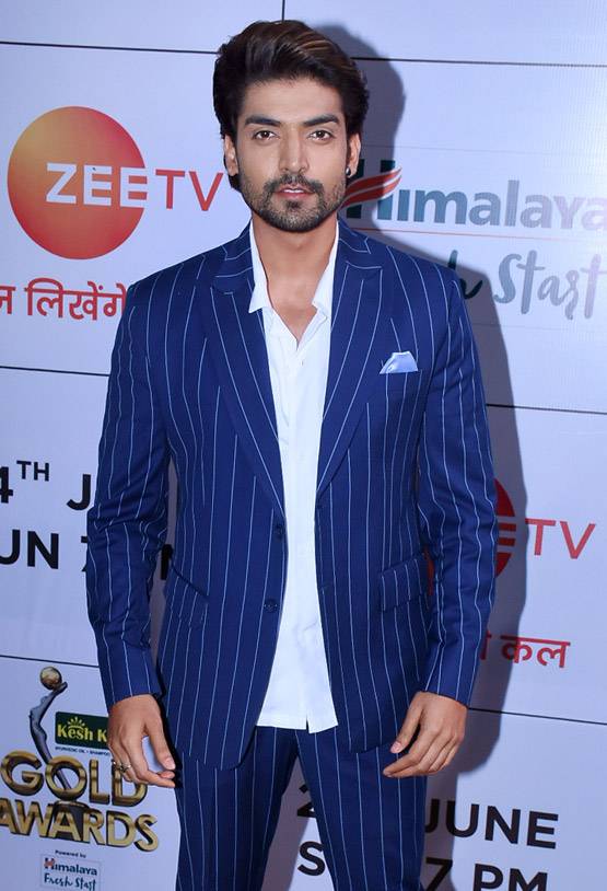 Gold Awards में द‍िखा टीवी की फेमस बहुओं का ग्लैमरस लुक