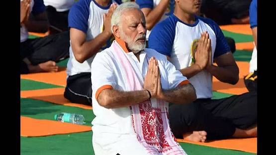 कुर्ते के बाद अब छाया मोदी का गमछा स्टाइल, हो रही चर्चा