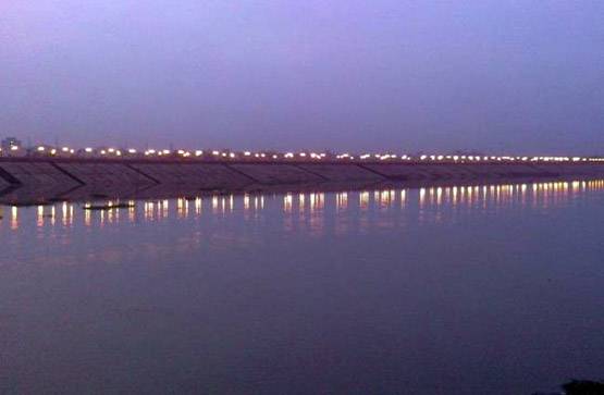 सरकारें आईं और गईं, पर अरबों खर्च कर भी साफ नहीं हुई गोमती