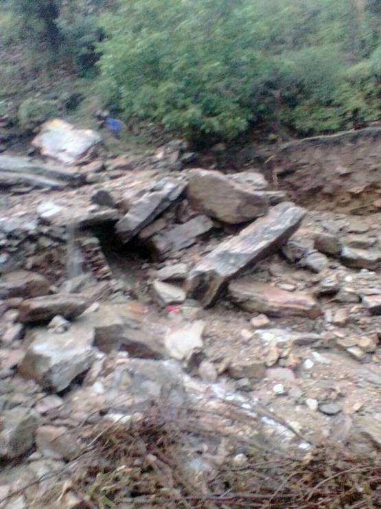 उत्‍तराखंड में बादल फटे, दिल्‍ली-यूपी में आंधी का कहर, 3 की मौत