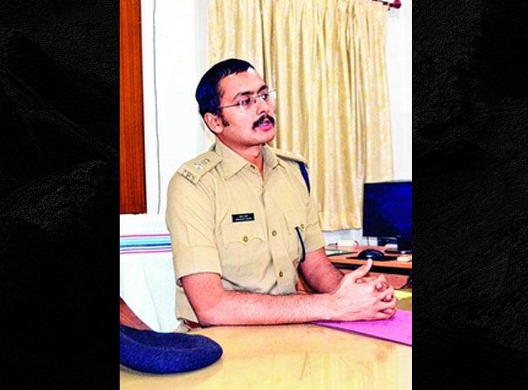 इस IPS कपल से खौफ खाते हैं नक्सली, जंगलों में कर रहे हैं खात्मा