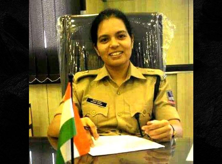 इस IPS कपल से खौफ खाते हैं नक्सली, जंगलों में कर रहे हैं खात्मा