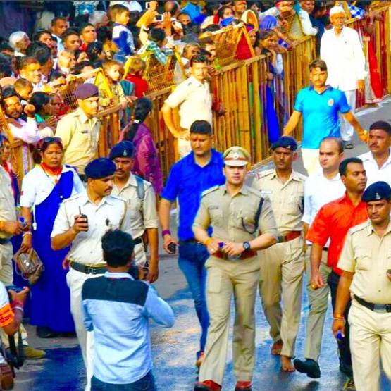 इस IPS अफसर पर दिल हारी लड़की, पंजाब से भागकर मिलने पहुंची