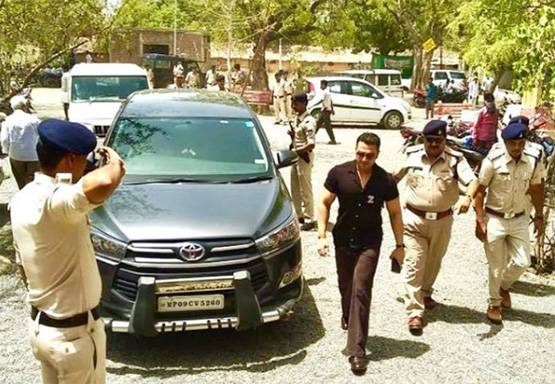 इस IPS अफसर पर दिल हारी लड़की, पंजाब से भागकर मिलने पहुंची