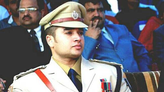 इस IPS अफसर पर दिल हारी लड़की, पंजाब से भागकर मिलने पहुंची