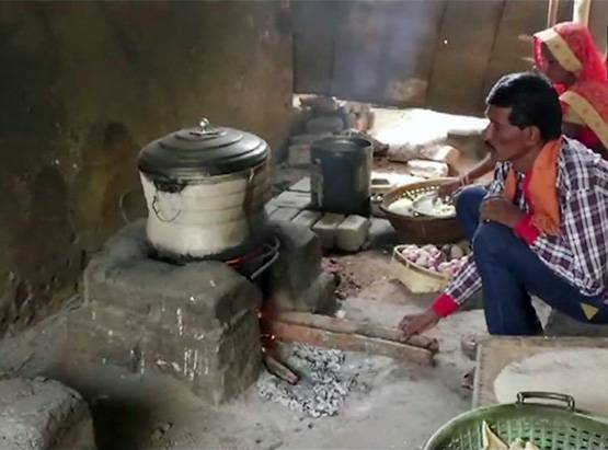 JEE: हर रोज 40 रुपये कमाते हैं पिता, बेटे ने हासिल किए 90% नंबर