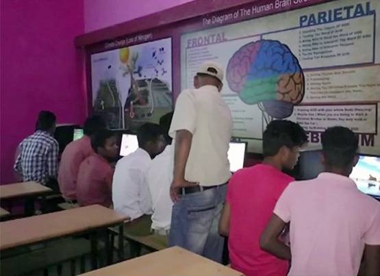 JEE: हर रोज 40 रुपये कमाते हैं पिता, बेटे ने हासिल किए 90% नंबर