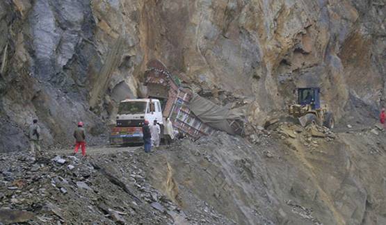 ये हैं दुनिया की 10 सबसे खतरनाक सड़कें, थम जाती हैं सांसें