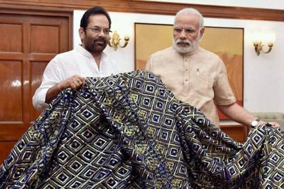 PHOTOS: चार साल में छठी बार, पीएम मोदी गए मस्जिद-मजार