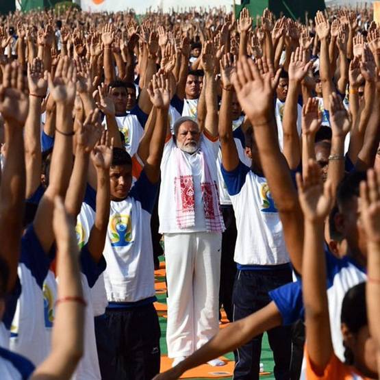 कुर्ते के बाद अब छाया मोदी का गमछा स्टाइल, हो रही चर्चा