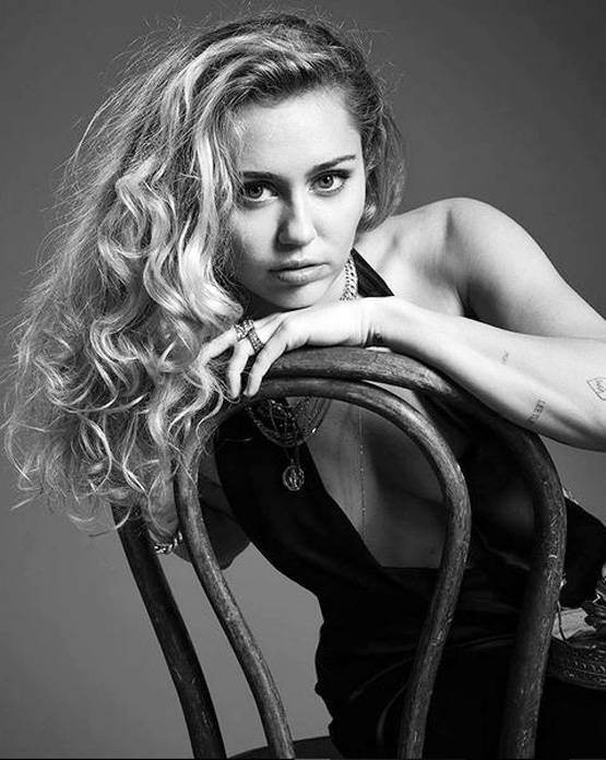 प्रियंका से पहले इन 8 हॉलीवुड स्टार्स से रह चुका है निक का अफेयर