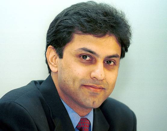 कभी बेचे थे बर्गर, आज करोड़ों की सैलरी पाने वाला CEO है यह भारतीय