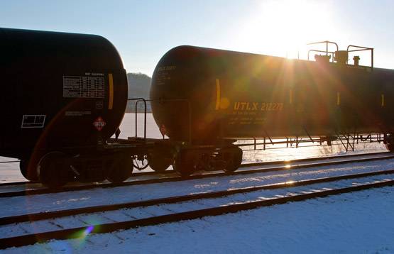 जमीन के भीतर तेल क्यों छुपा रहा है भारत?