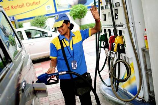 GST के तहत पेट्रोल-डीजल पर VAT भी लगेगा, जानें कितना होगा फायदा