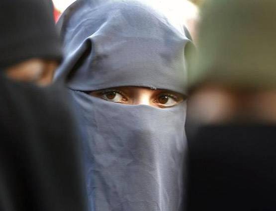 नीदरलैंड में बुर्का हुआ BAN, स्विटजरलैंड में होगा जनमत संग्रह