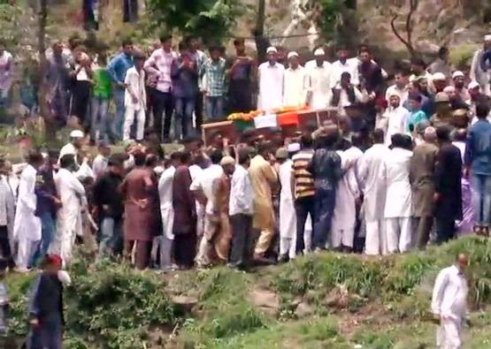 शहीद औरंगजेब के पिता बोले- 32 घंटे में चाहिए बेटे की मौत का बदला