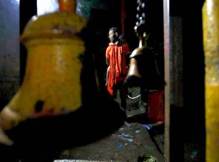 पुरोहित ने काटा प्राइवेट पार्ट, बाबाओं पर रेप के आरोपों से था आहत