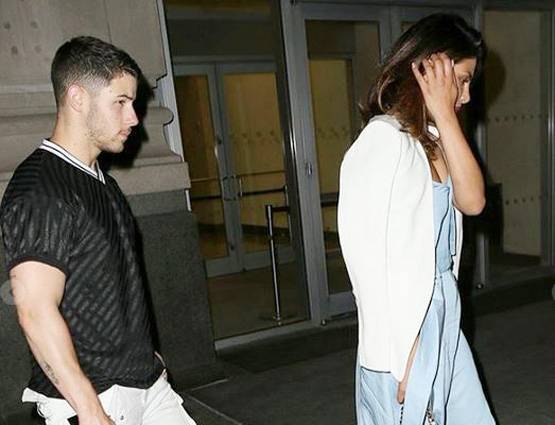 PHOTOS: 10 साल छोटे निक के साथ डिनर डेट पर दिखीं प्रियंका