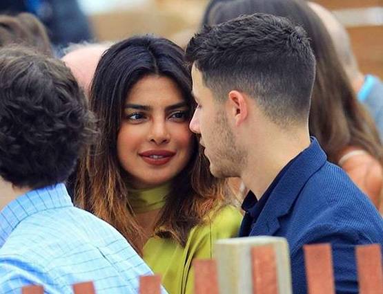 PHOTOS: 10 साल छोटे निक के साथ डिनर डेट पर दिखीं प्रियंका