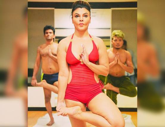 राखी सावंत का योग, सोशल मीडिया पर वायरल हैं ये तस्वीरें