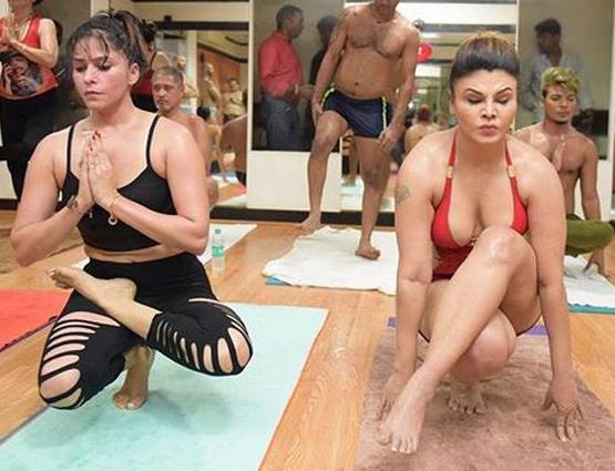 राखी सावंत का योग, सोशल मीडिया पर वायरल हैं ये तस्वीरें