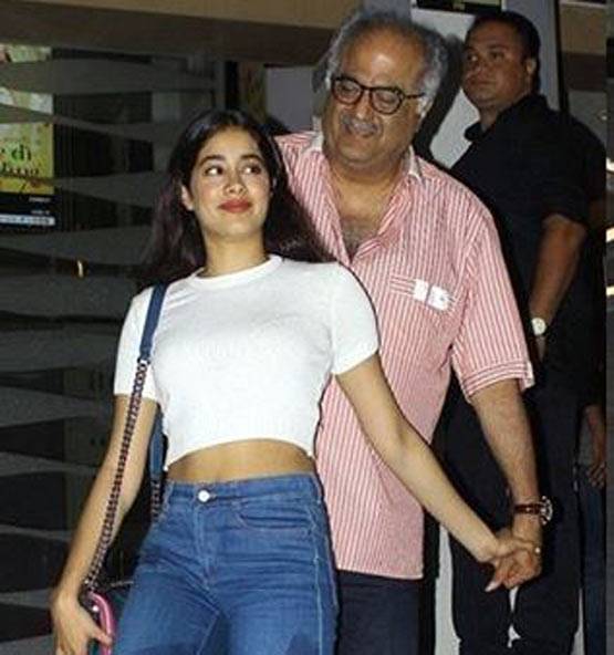 'भावेश जोशी सुपरहीरो' की स्क्रीनिंग, ऐसा था जाह्नवी-सोनम का लुक