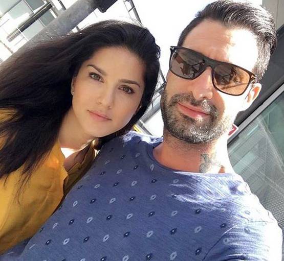 Viral: सनी लियोनी के पति ने जुड़वा बेटों संग शेयर की शर्टलेस फोटो