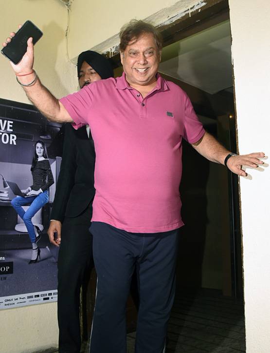 रेस 3 स्क्रीनिंग: सलमान खान-बॉबी देओल संग पहुंचे कैप्टन कूल धोनी