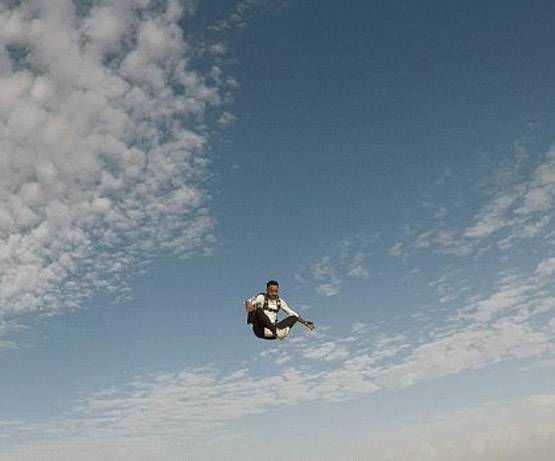 जल-थल-नभ: देखें भारतीयों के हर जगह योग करने की खास PHOTOS