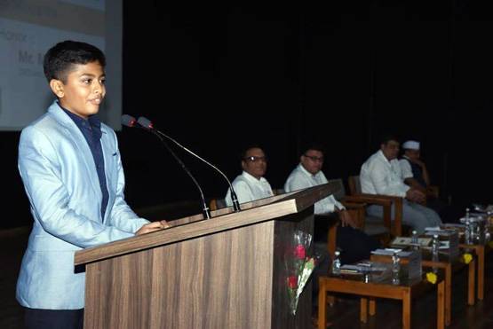 13 साल के बच्चे ने मुंबई के डिब्बेवालों के साथ शुरू किया बिजनेस