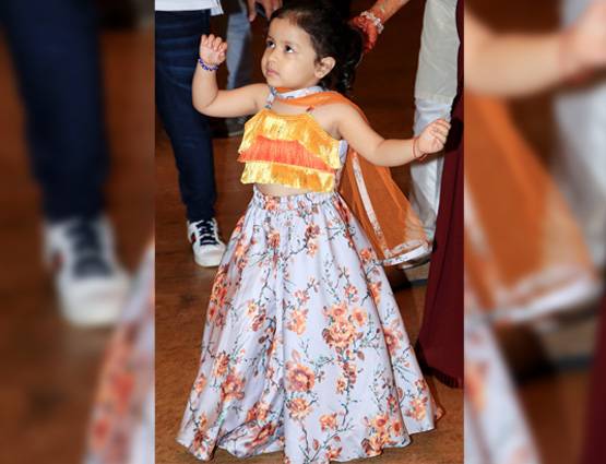 प्रफुल्ल पटेल की बेटी के संगीत में पत्नी-बेटी संग पहुंचे धोनी