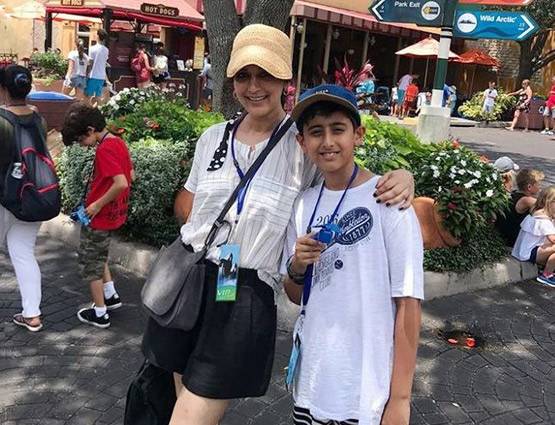 10 तस्वीरें: देखें बेटे-परिवार संग कैसे वक्त बिताती हैं सोनाली बेंद्रे