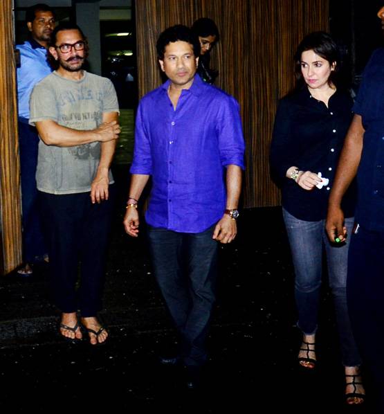 आमिर की ड‍िनर पार्टी में पहुंचे सच‍िन तेंदुलकर, जादूगर से सीखा मैजिक